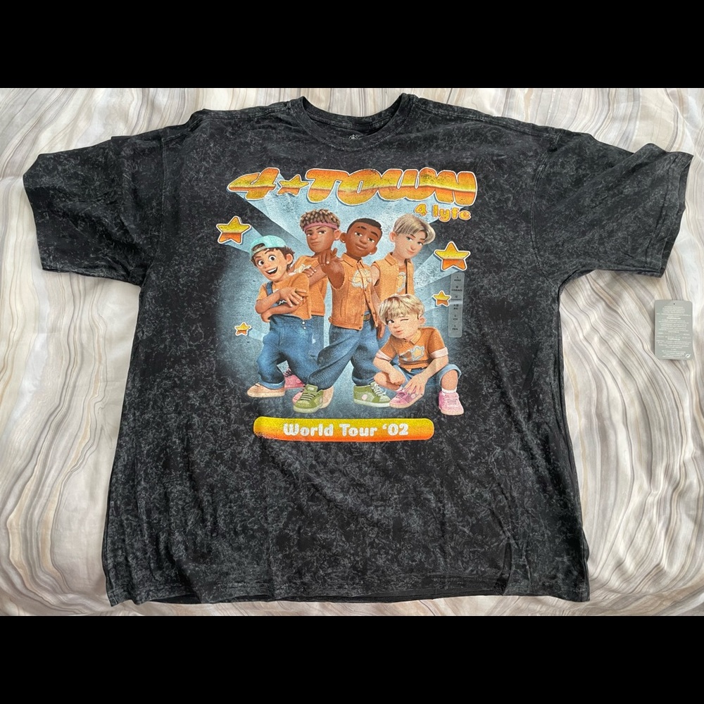Disney Turning Red 4Town Concert Band Tee/Tshirt L BNWT